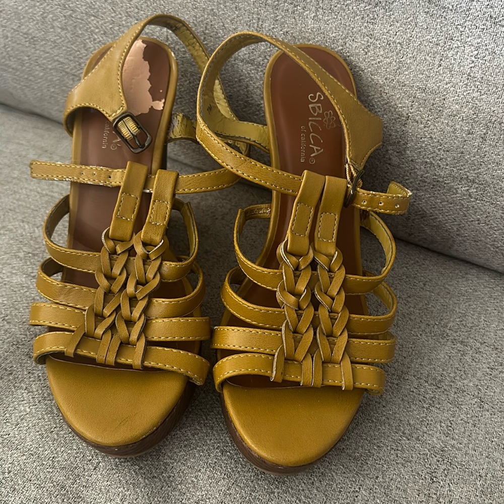 Sbicca of California wedge sandals approx 3in size 7m